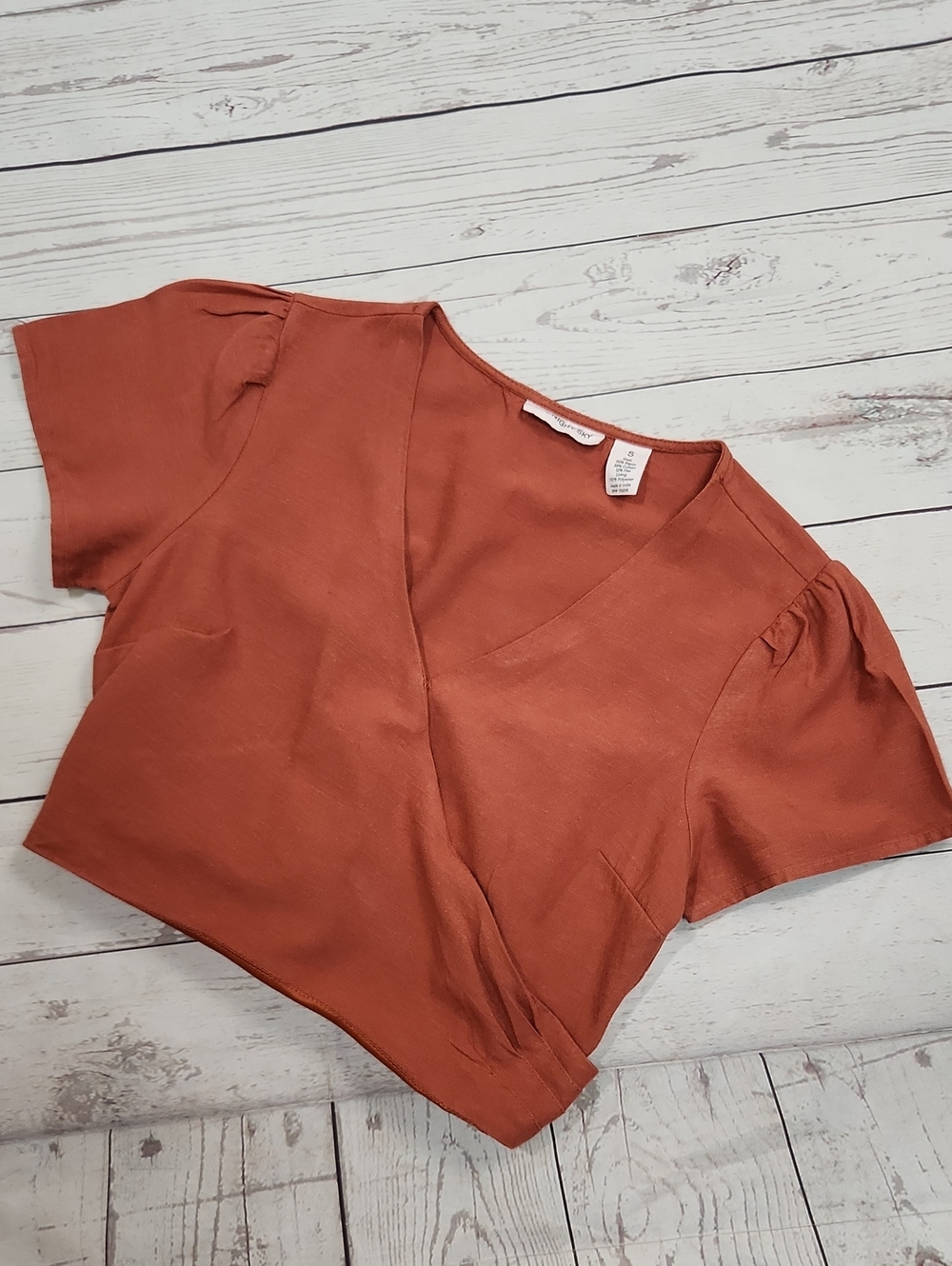 V-Neck Short Sleeve Crop Blouse in Rust